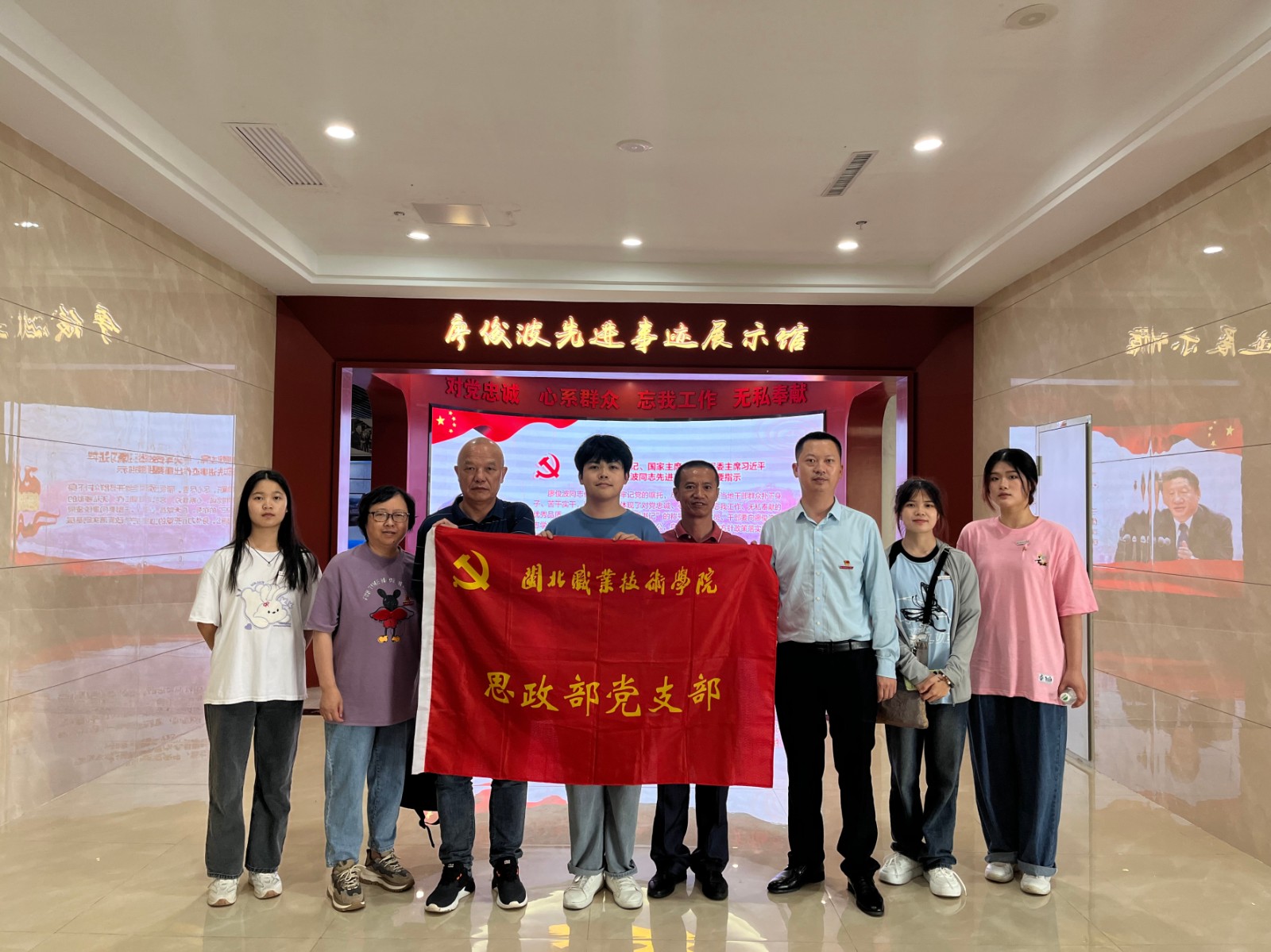 参观廖俊波展示馆6.jpg 参观廖俊波展示馆6.jpg