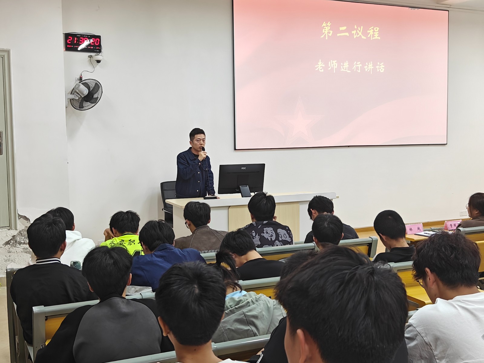 杨启林老师1.jpg 杨启林老师1.jpg