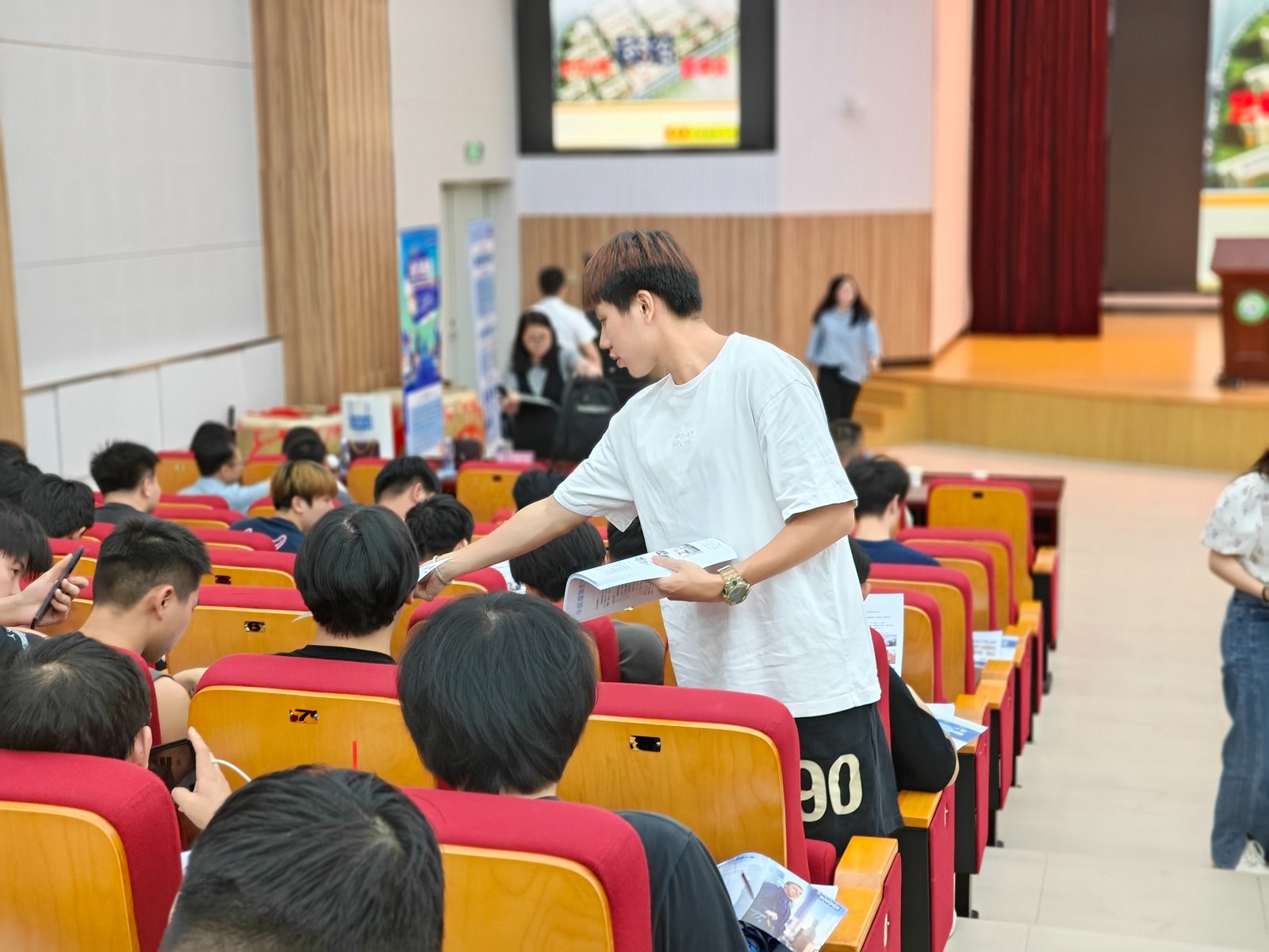 图片5.jpg 图片5.jpg